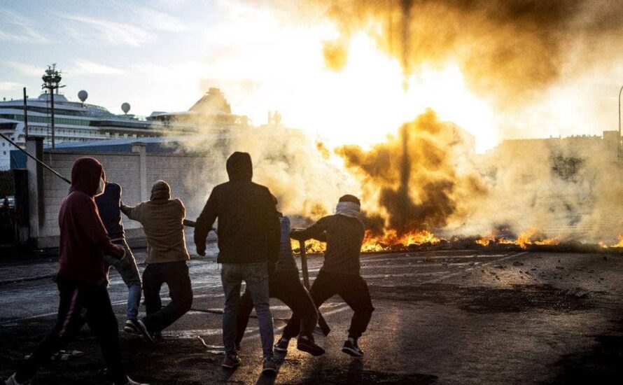 Unbefristete Streiks im Metall­sektor in Cádiz – Barrikaden und Polizei­repression