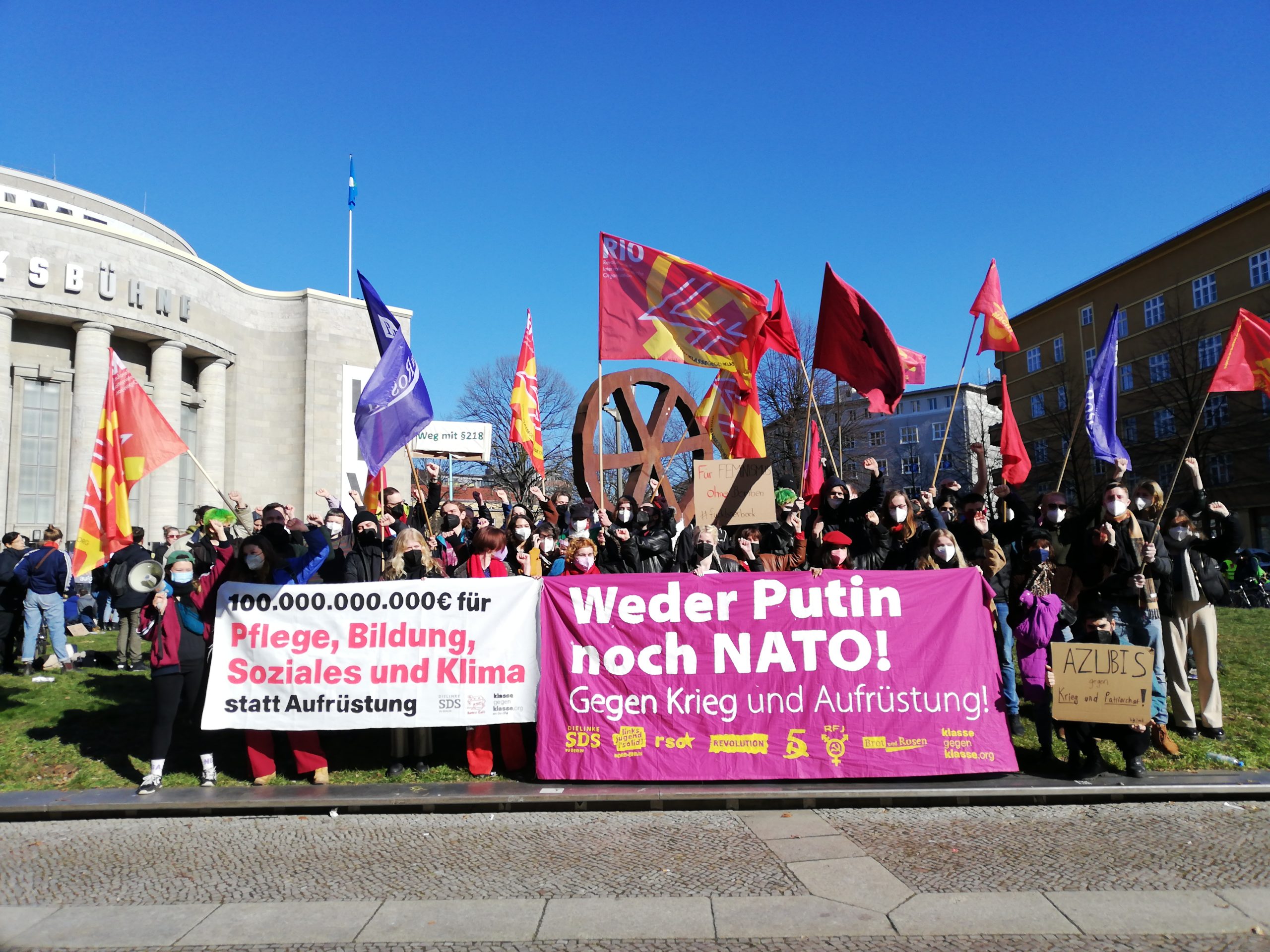 Internationaler Frauenkampftag in Berlin und München: Geld für Pflege statt für den Krieg!