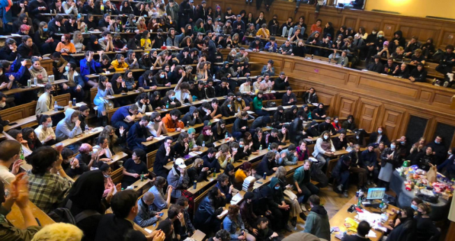 Sorbonne: 600 Studierende rufen die Universitäten auf, die Mobilisierung gegen Macron und Le Pen auszuweiten