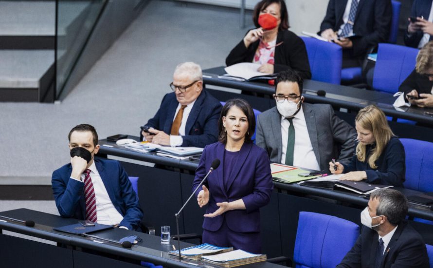 Bundestag zur Aufrüstung: „Opposition und Regierung zusammen“