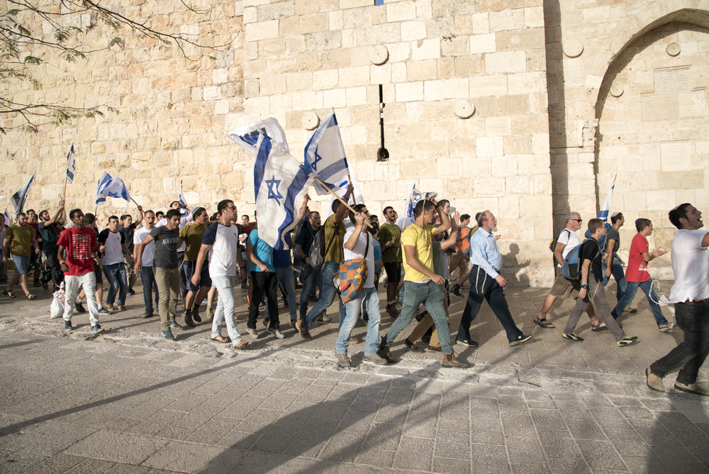 Rechter Aufmarsch in Jerusalem wird begleitet von Gewalt gegen Palästinenser:innen