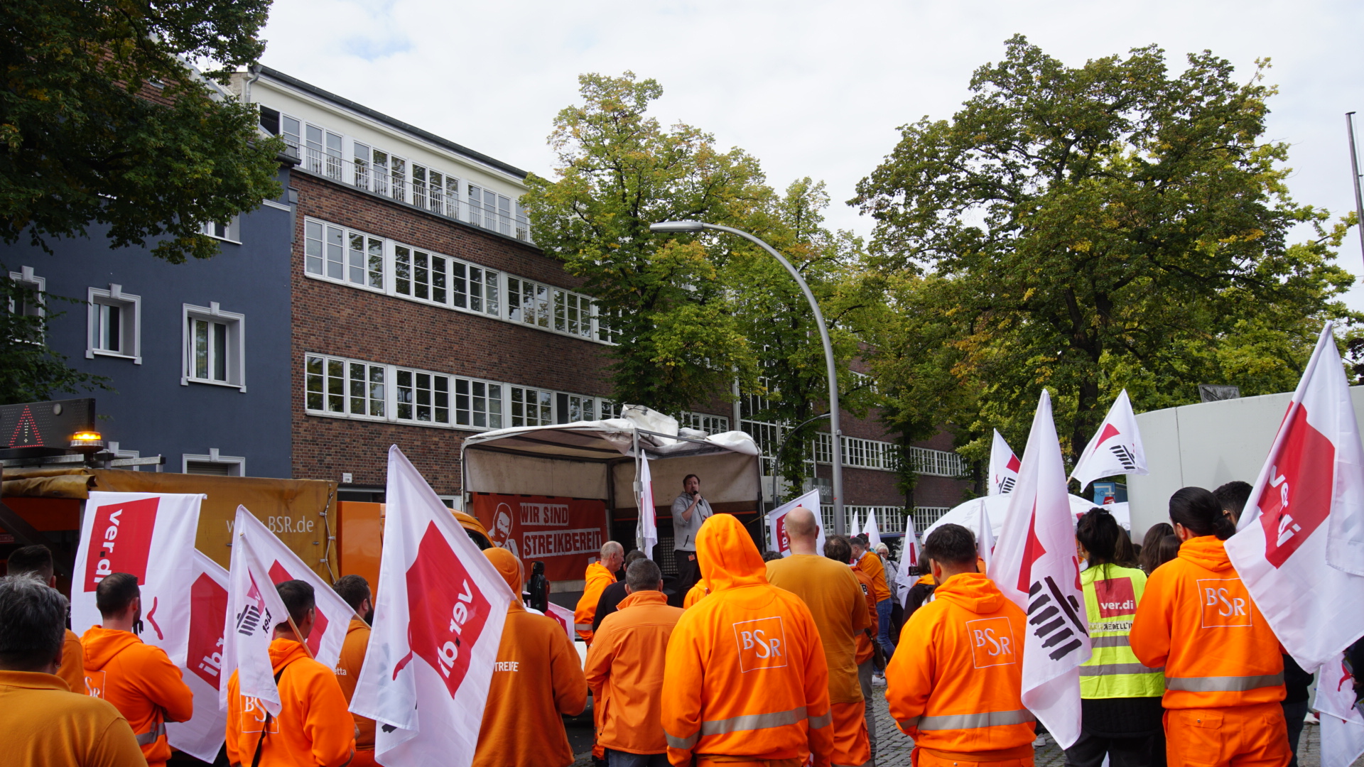Berliner Stadtreinigung: Beschäftigte fordern 16 Prozent mehr Lohn