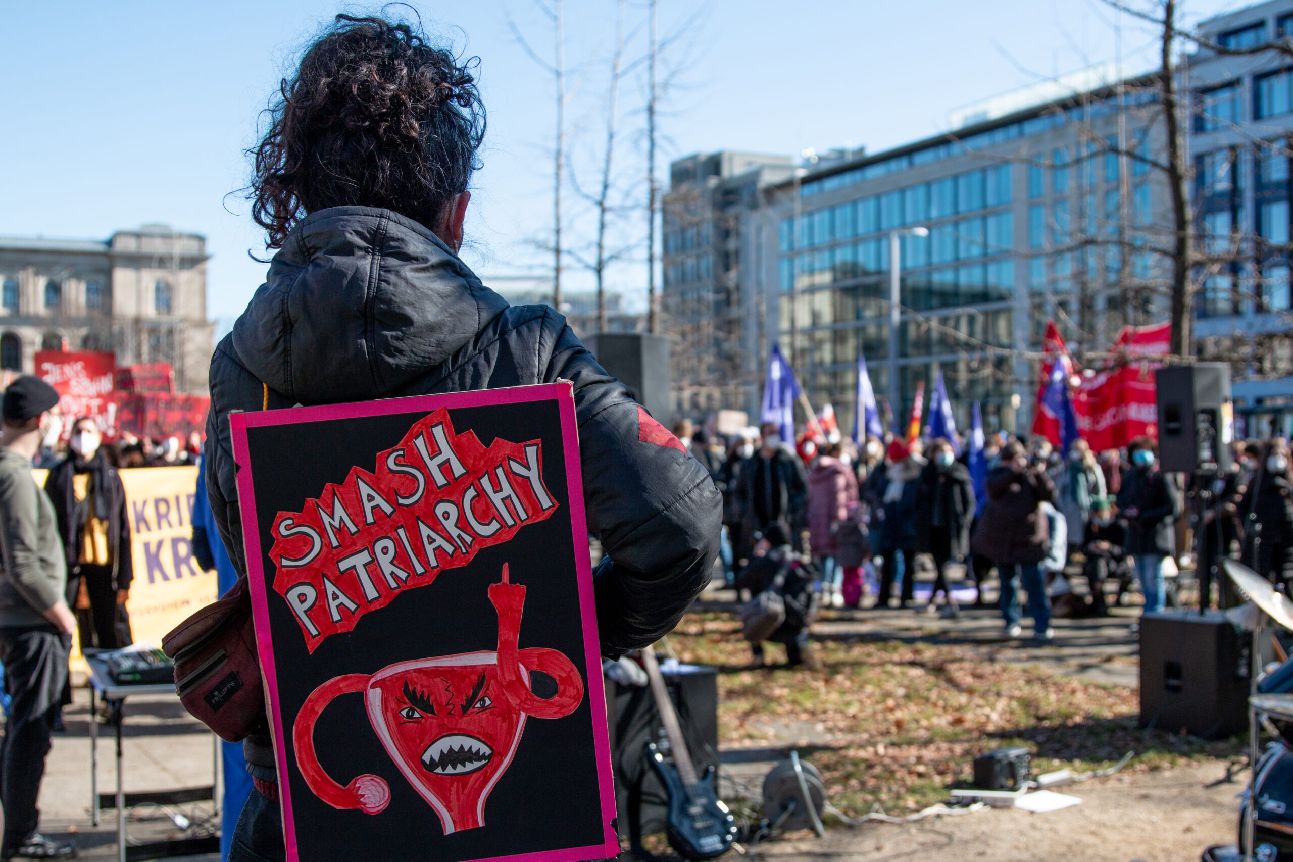 Tag gegen Gewalt an Frauen: Kommt mit uns auf die Straße in Berlin!