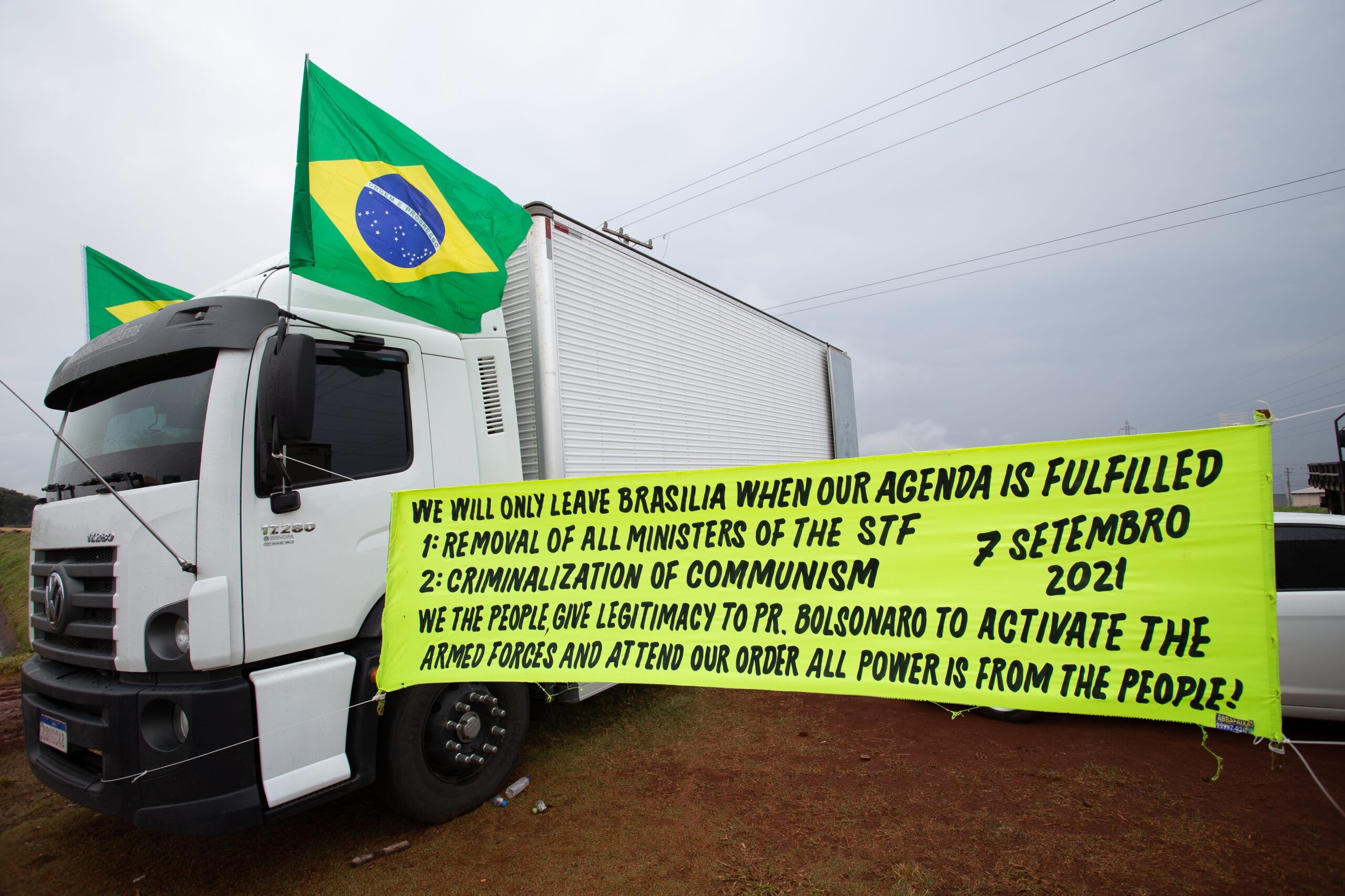 Brasilien: Bolsonaro-Anhängerschaft blockiert Straßen – Arbeiter:innen vertreiben sie