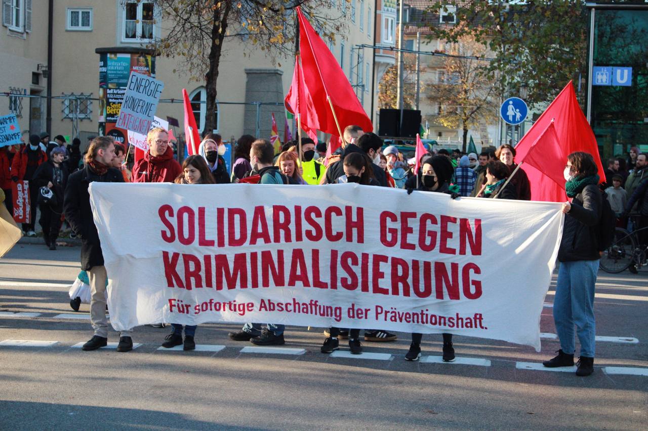 München: Wir sind alle verdächtig! 1000 Teilnehmende bei #noPAG-Demo