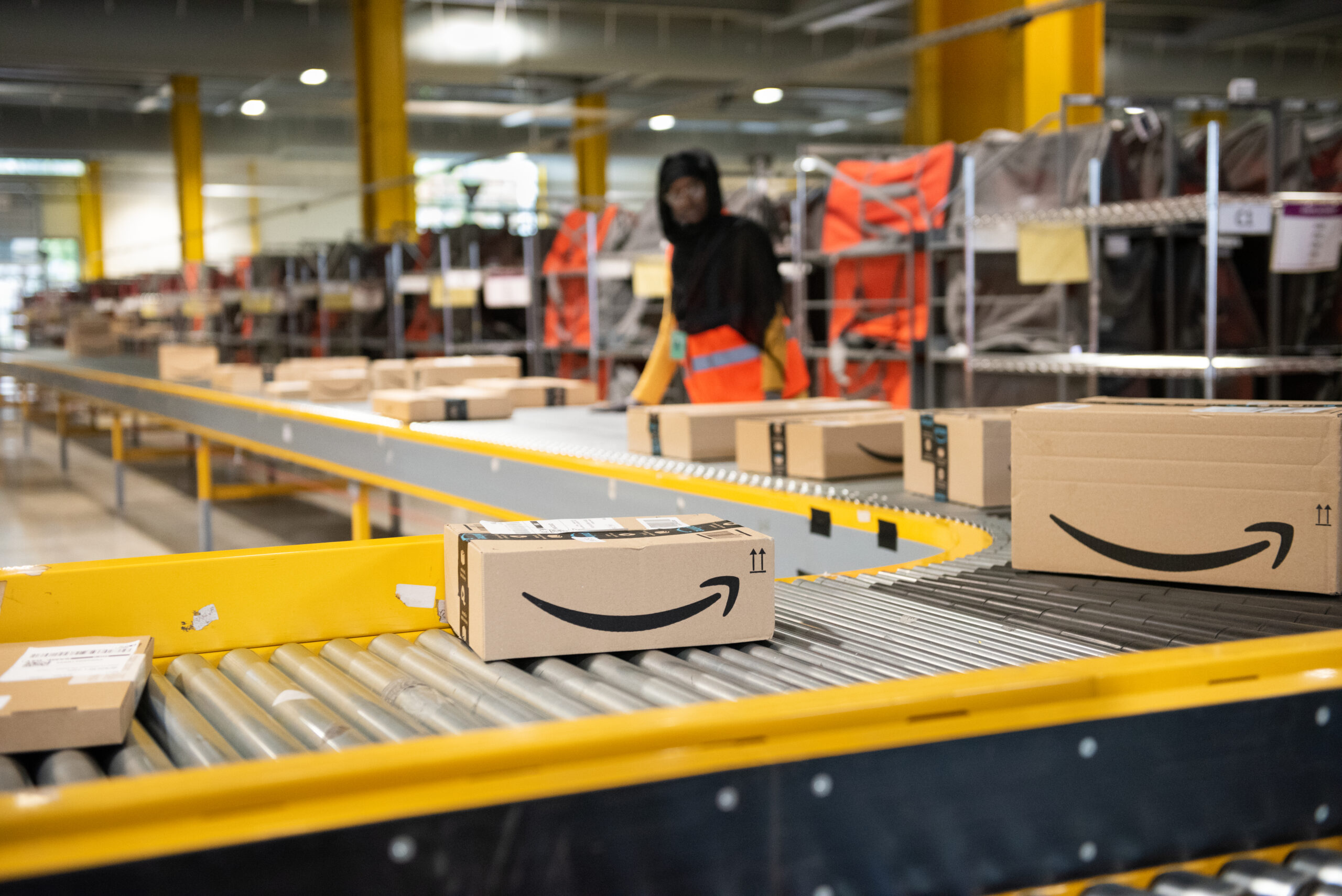 Toter Arbeiter bei Amazon Leipzig: Betrieb läuft einfach weiter