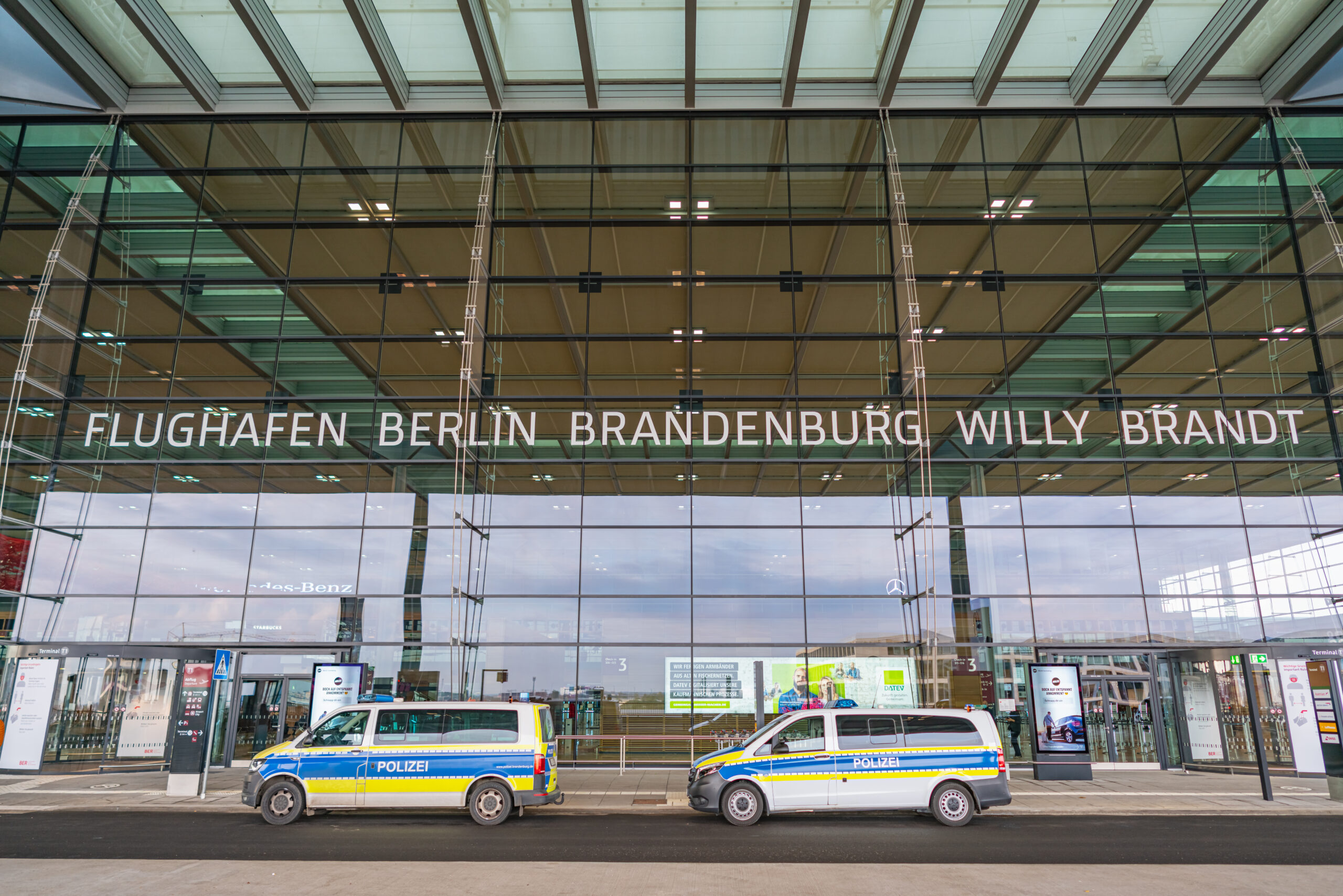 Letzte Generation blockiert Berliner Flughafen: Politik fordert mehr Repression