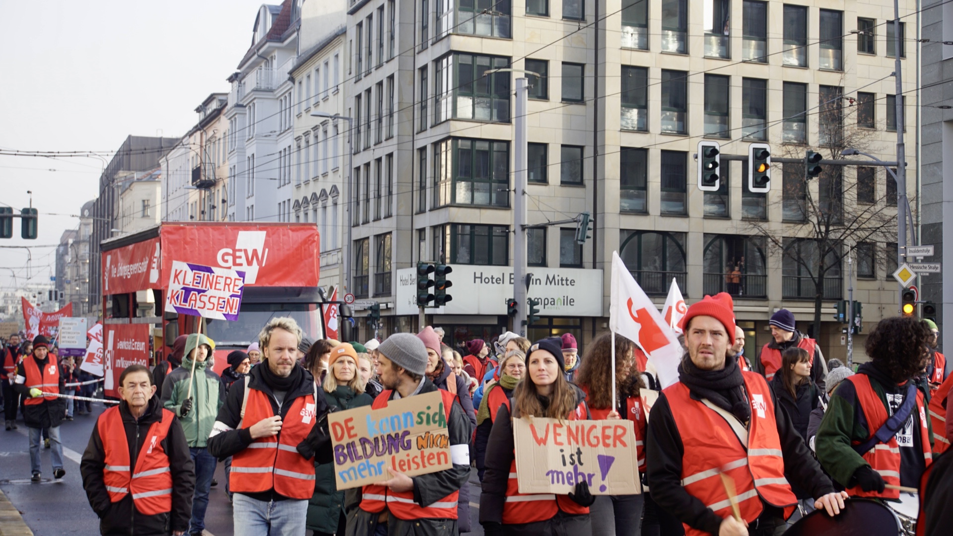 Erzwingungsstreik für 100 Milliarden für Bildung statt für die Bundeswehr!