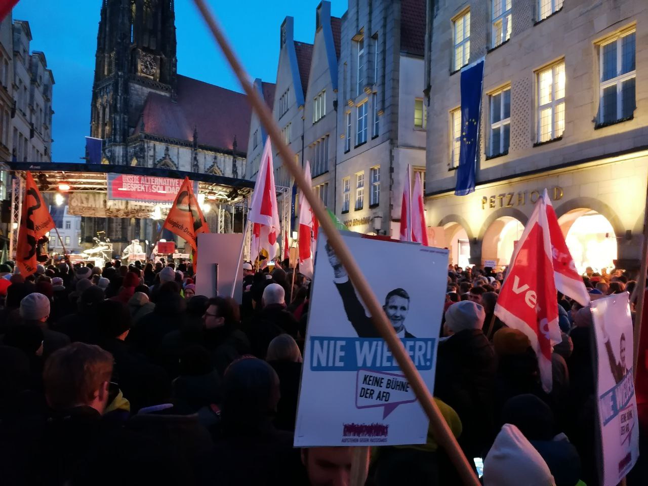 Münster: 5.000 Menschen demonstrieren gegen Höcke