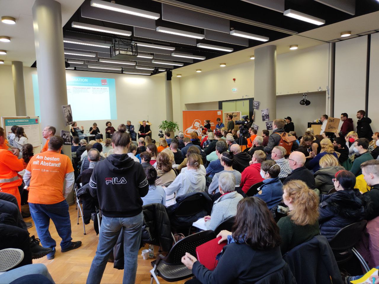 Kämpferische TVÖD-Streikversammlung in Berlin mit hunderten Delegierten