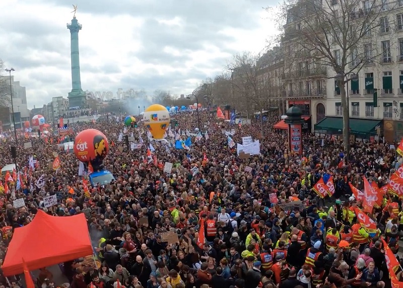 Liveticker Frankreich: 800.000 gestern allein in Paris – heute große Solidarität mit den zwangsverpflichteten Raffineriearbeiter:innen