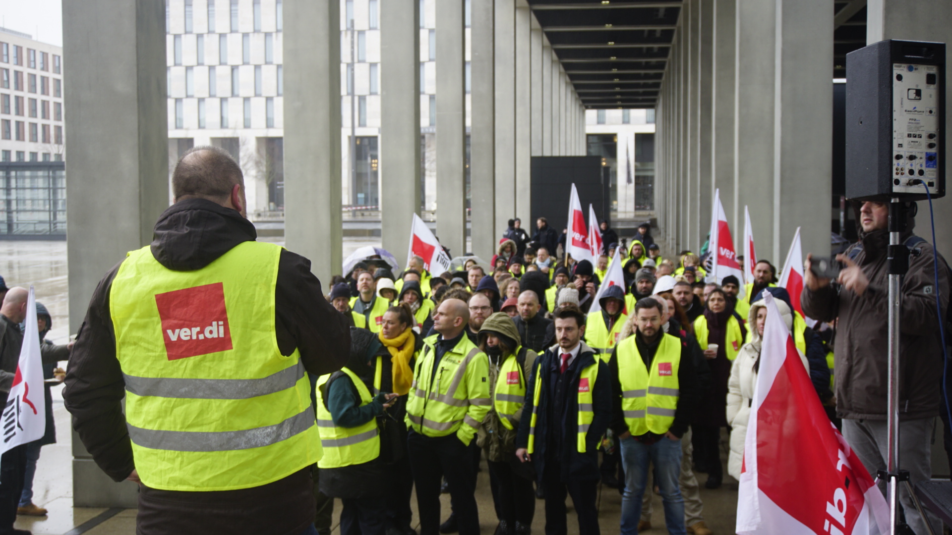 Flughafen Streik in Berlin: gemeinsam mit TVöD Beschäftigten streiken!
