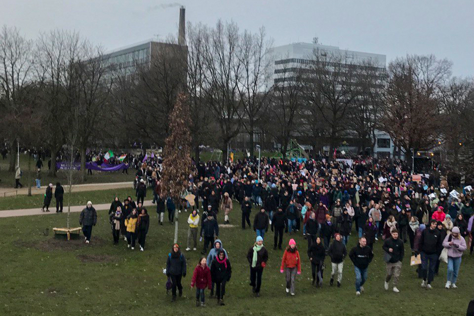 2.000 Menschen beim feministischen Kampftag in Bremen