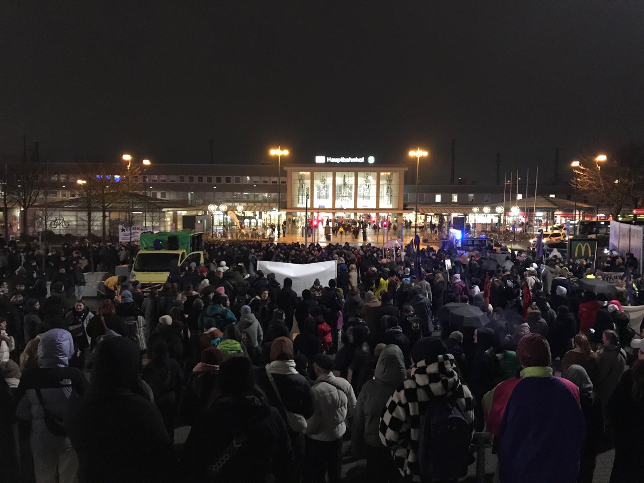 8. März: Über 800 Menschen demonstrieren in Dortmund