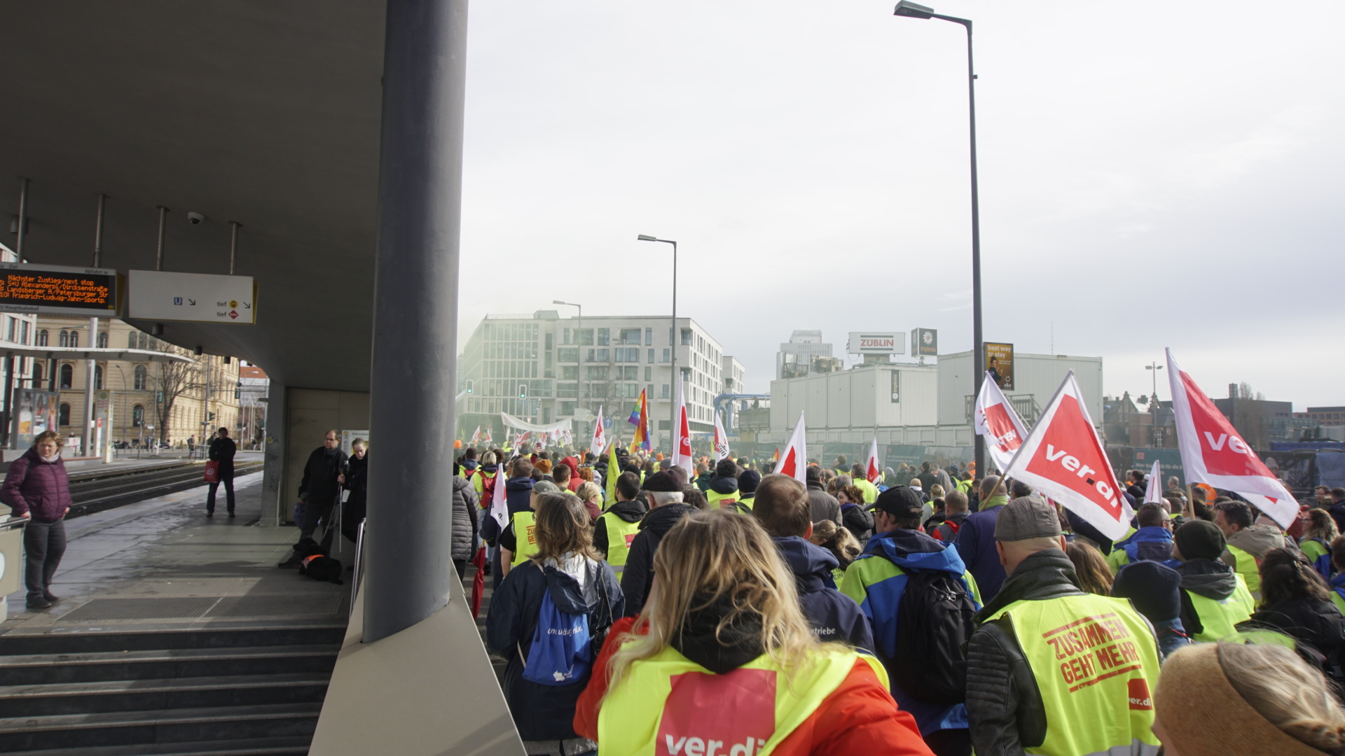 „Mega-Streik“ im Verkehr: Branchen­übergreifende Erzwingungsstreiks vorbereiten!