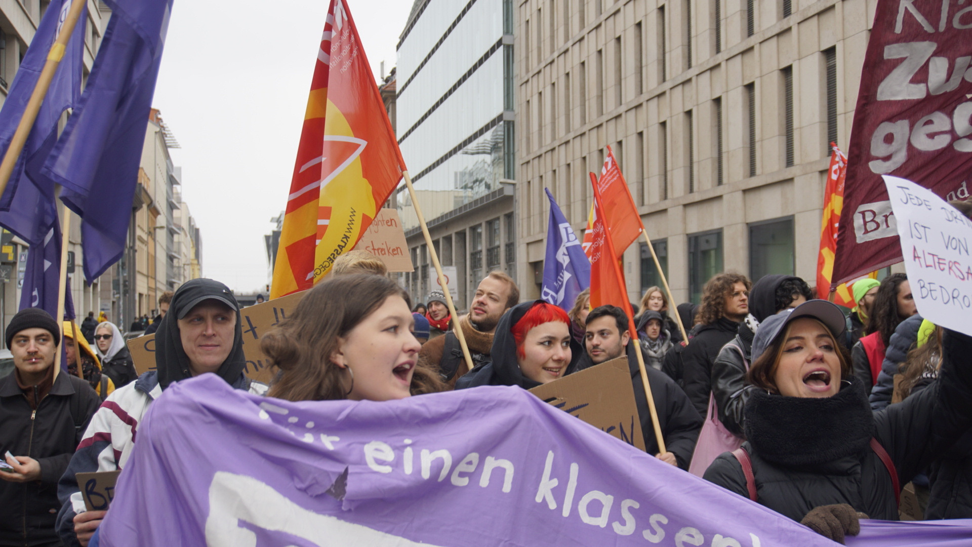 80 Menschen bei Gründung marxistischer Hochschulgruppe: “Waffen der Kritik”
