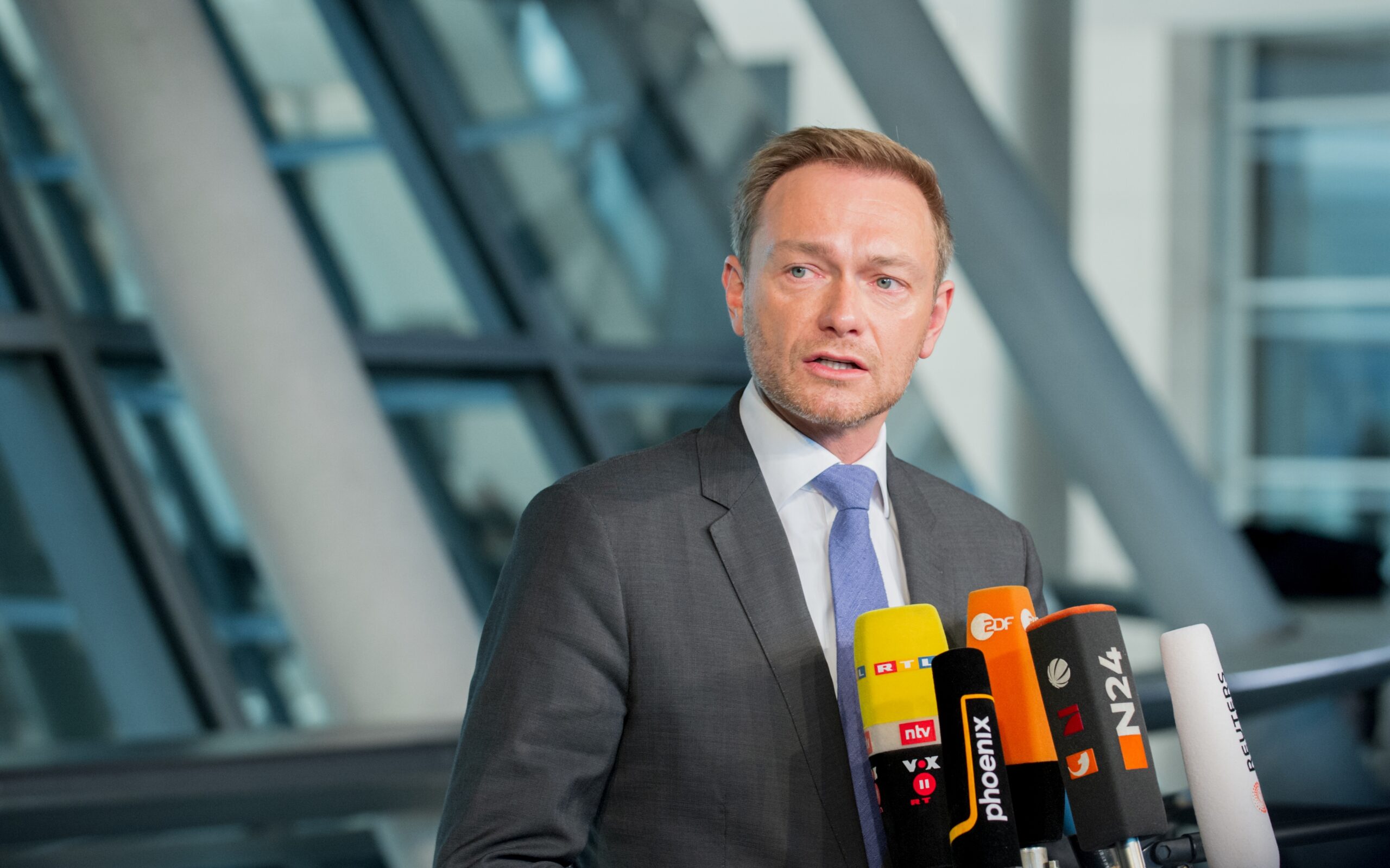 Minister der Reichen: Lindner will 20 Milliarden für Sozialausgaben kürzen