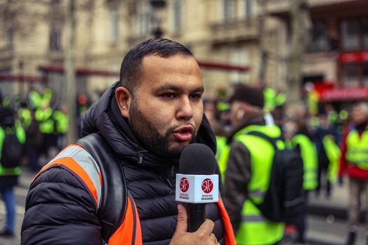 Revolution Permanente steht vor Gericht, weil sie den kämpfenden Arbeiter:innen in Frankreich eine Stimme gibt