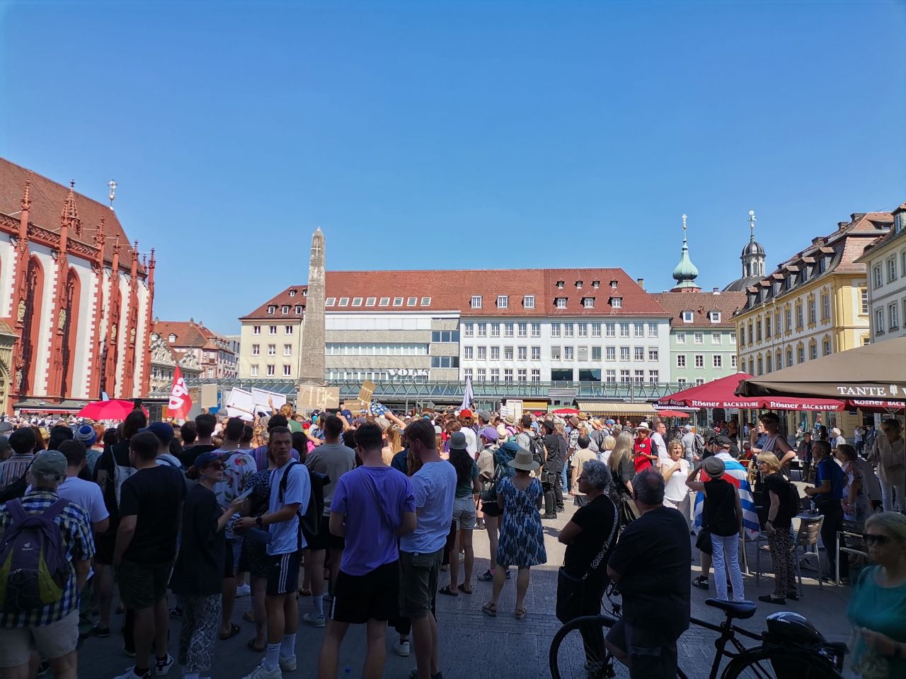Würzburg: 3.000 Menschen blockieren AfD, Höcke fährt direkt nach Sonneberg