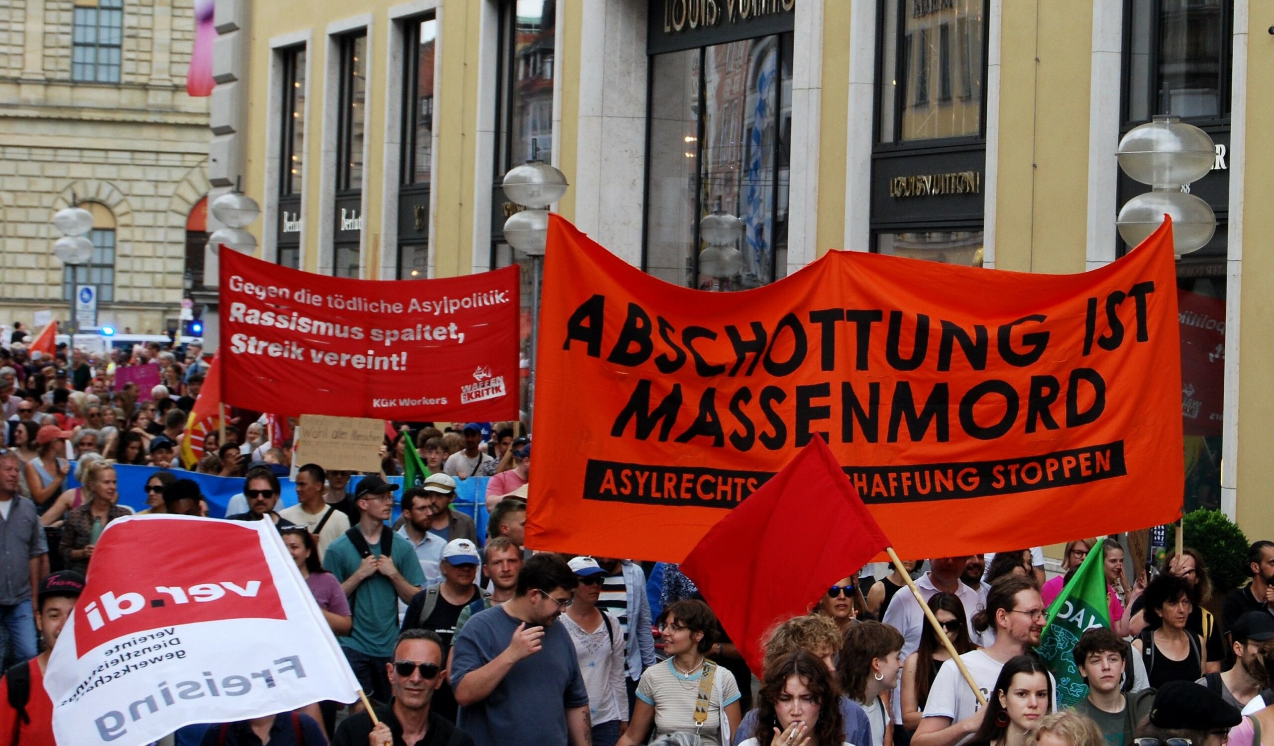 München: „Rassismus spaltet – Streik vereint“
