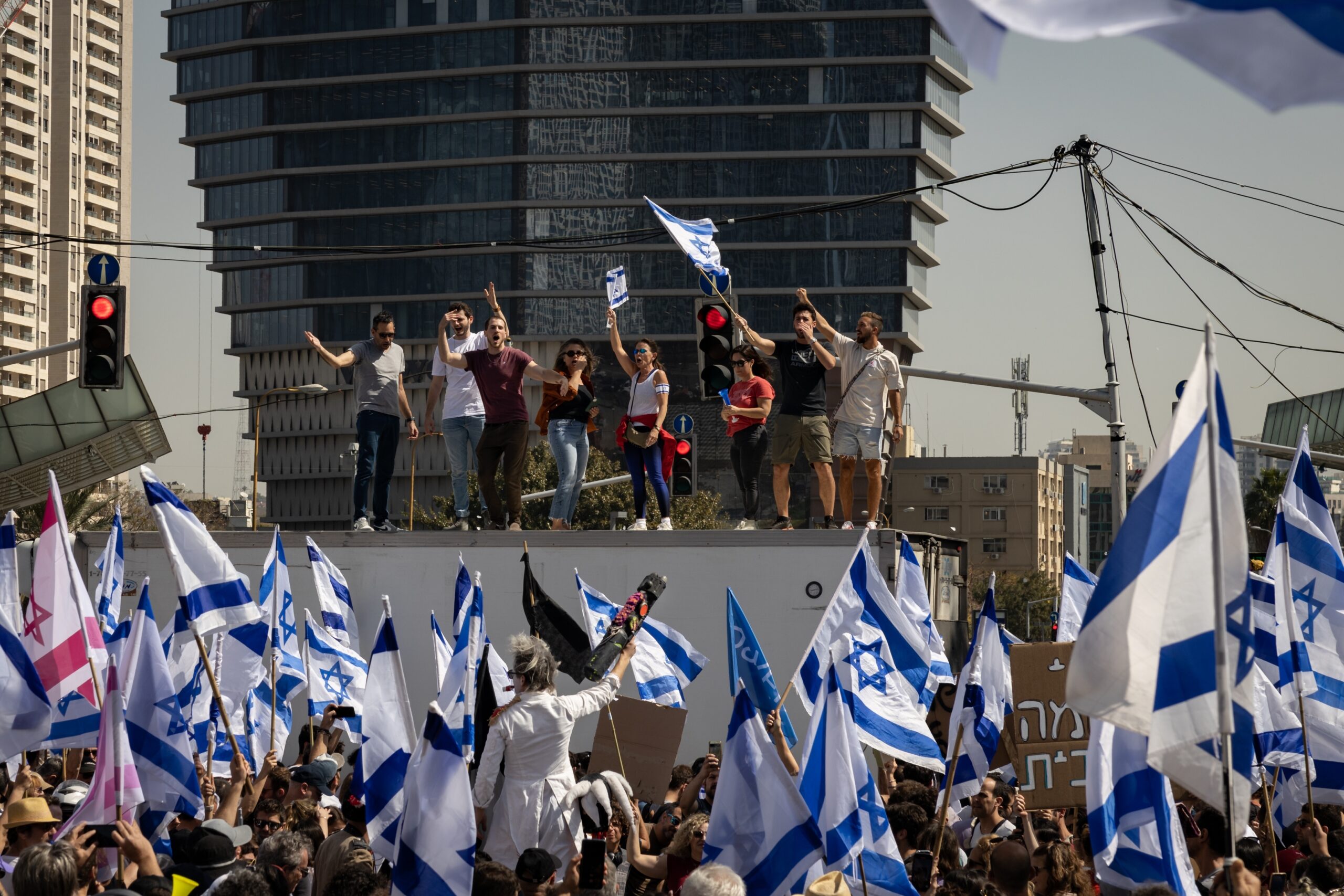 Israel: Netanjahus ultrarechte Koalition verabschiedet ersten Teil der verhassten Justizreform