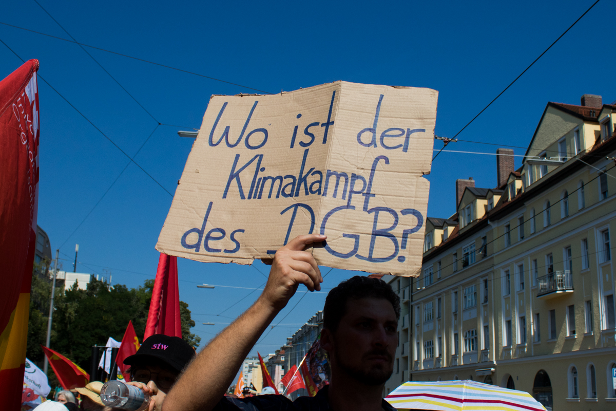 Klima braucht Arbeit: Warum Klimaaktivist:innen um die Gewerkschaften kämpfen müssen