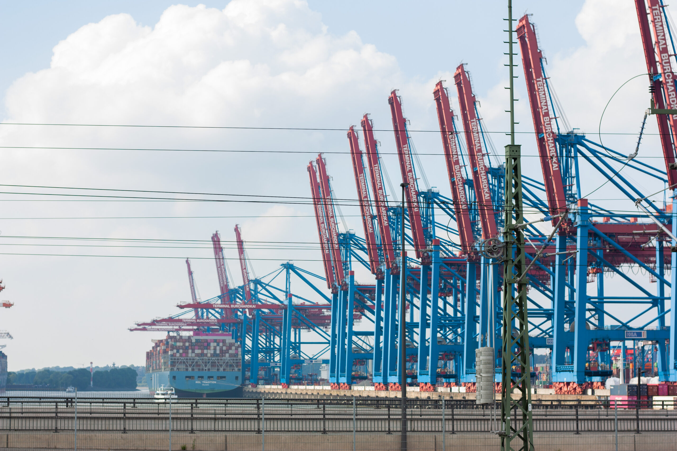 Gegen die Privatisierung des Hamburger Hafens: Hafen unter Kontrolle der Arbeiter:innen!