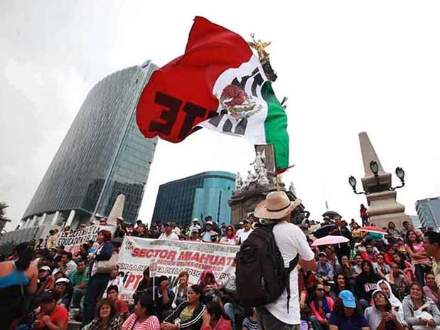 Solidarität mit den Lehrer_innen in Mexiko!