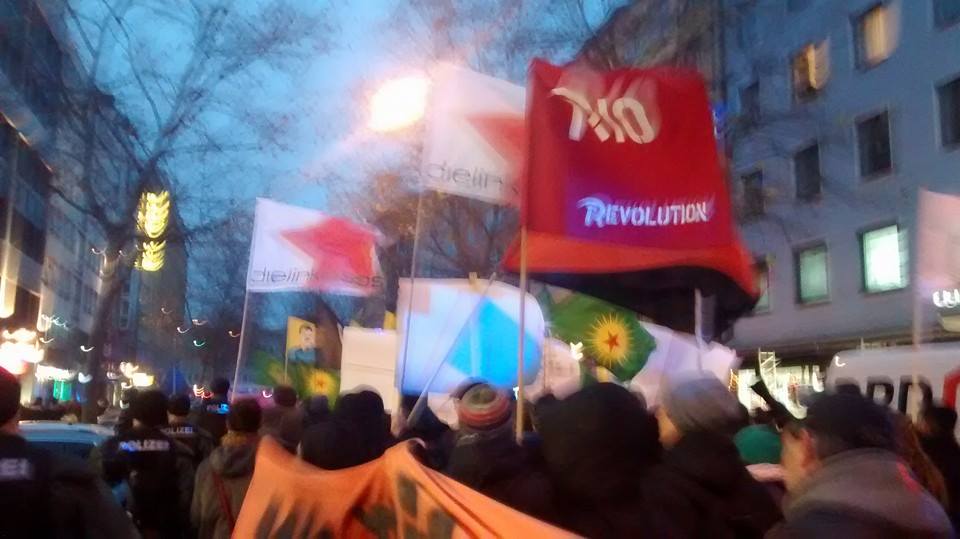 Tausende gegen das PKK-Verbot