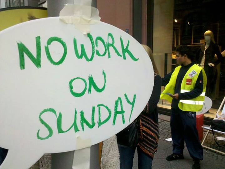 Kundgebung gegen Sonntagsarbeit bei H&M