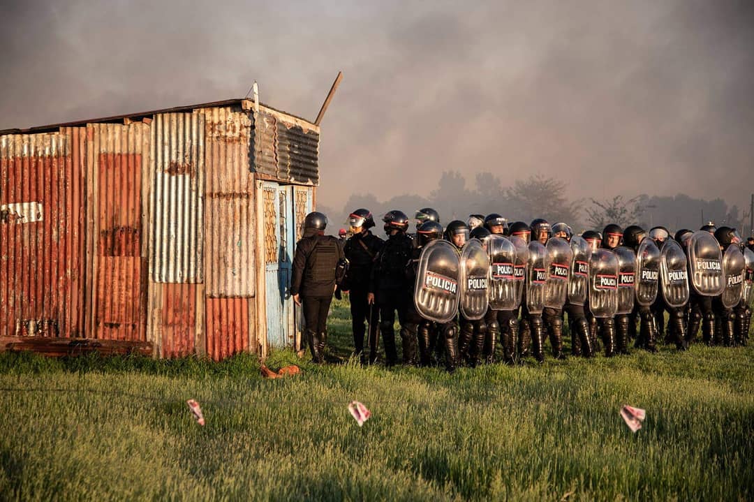 Argentinien: Regierung brennt bei Massenräumung von Landbesetzungen Hütten nieder