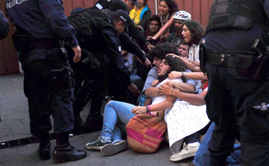 Mexiko: Gewalt und Verhaftungen gegen DemonstrantInnen