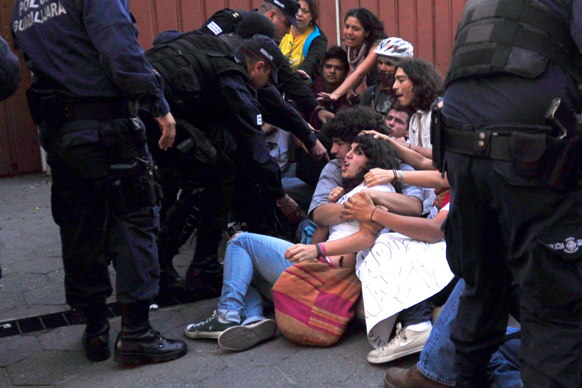 Mexiko: Gewalt und Verhaftungen gegen DemonstrantInnen