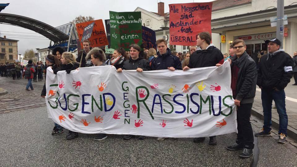 Güstrow: 350 beim Schulstreik gegen Rassismus