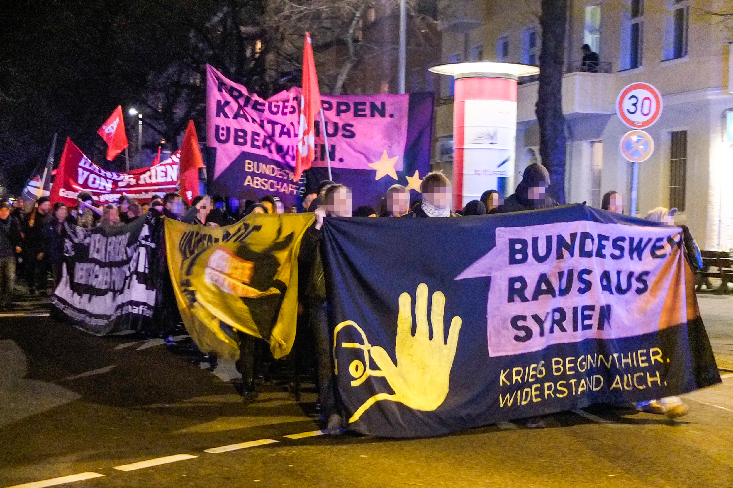 250 Jugendliche demonstrieren gegen Bundeswehreinsatz in Syrien