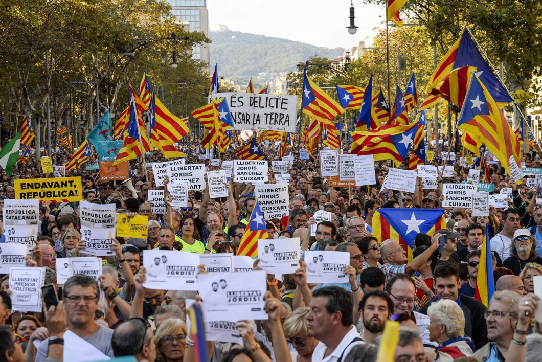 Massenprotest in Katalonien gegen die Zwangsverwaltung