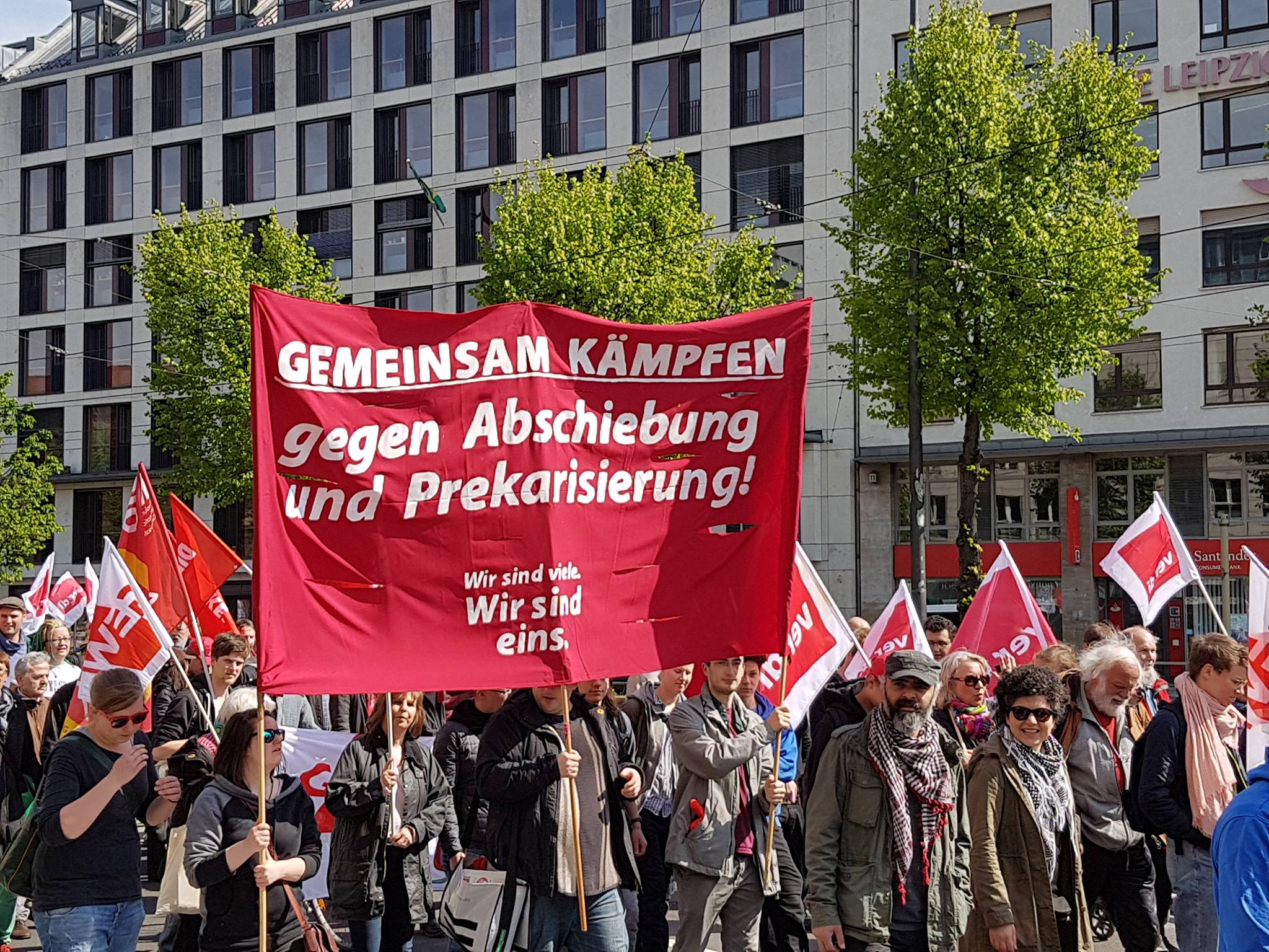 [Video] Waffen der Kritik München auf der 1.-Mai-Demonstration