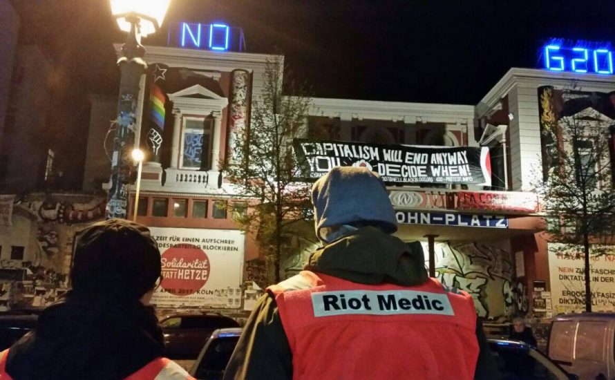„Das Spiel ist jetzt vorbei!“ – Riot Medics Berlin berichten aus dem Schanzenviertel