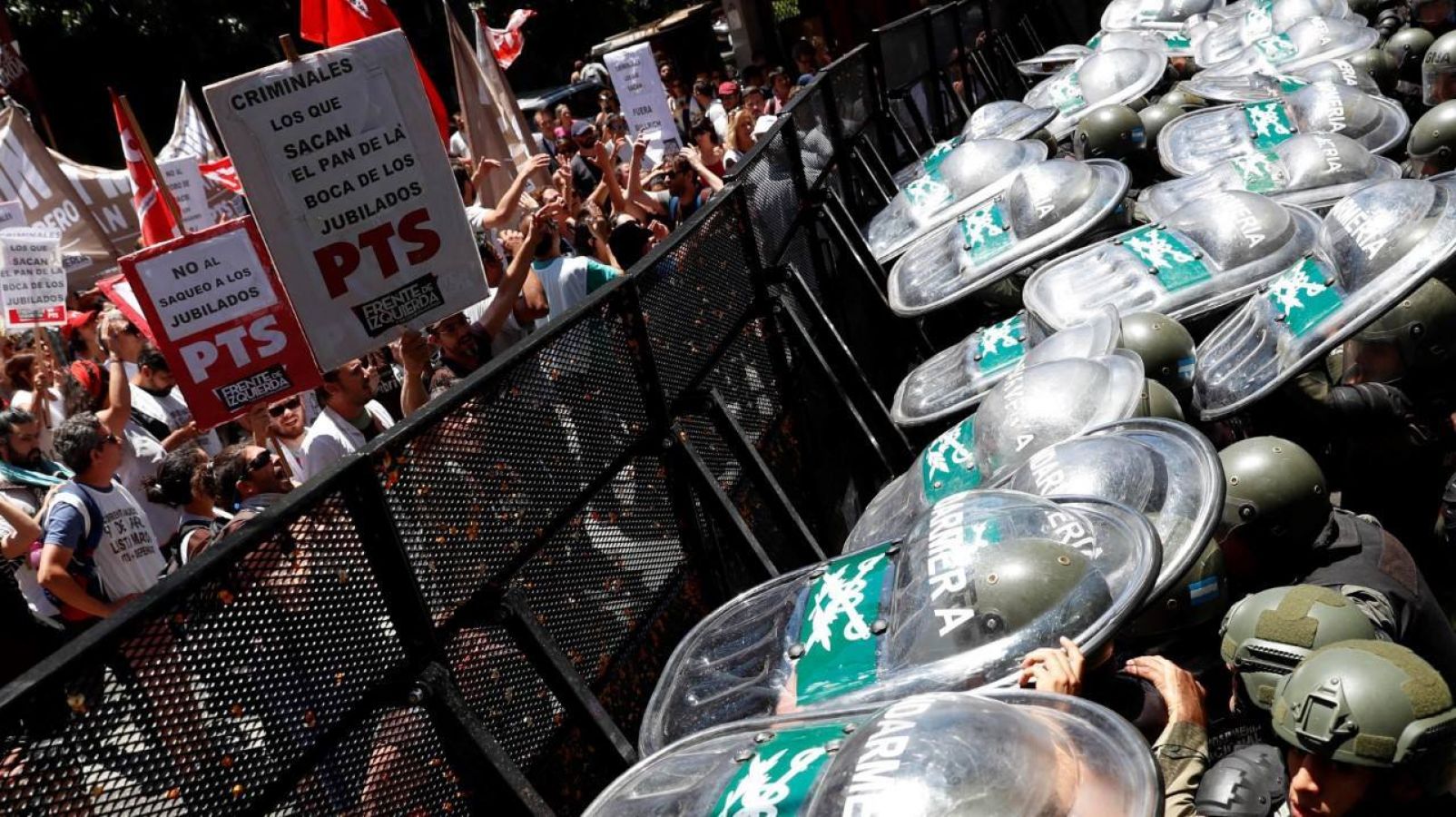 Argentinien: Die Straße stoppt die Kürzungen – Regierung in der Krise [mit Fotos und Videos]