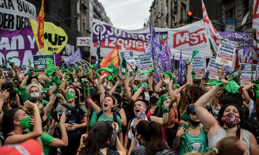 Nach jahrzehntelangem Kampf auf den Straßen legalisiert Argentinien die Abtreibung