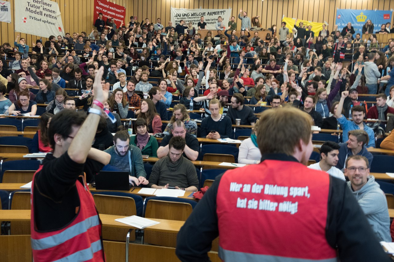 Tag der Entscheidung: Streikversammlung von fast 500 studentischen Beschäftigten
