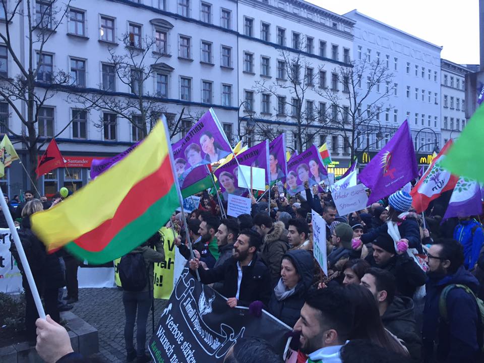 Berlin: 1500 Menschen sagen Nein zum Krieg in Afrin!