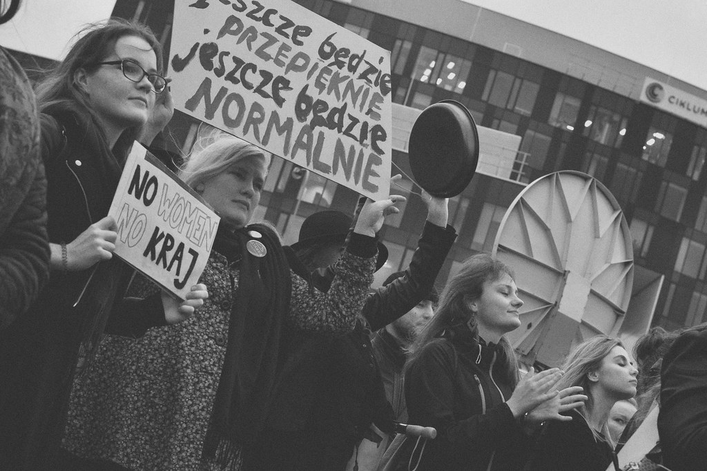 Verschärfung des Abtreibungsgesetzes, Verbot von Sexualkunde in Polen: Kampf um Frauenrechte mitten in Corona-Krise