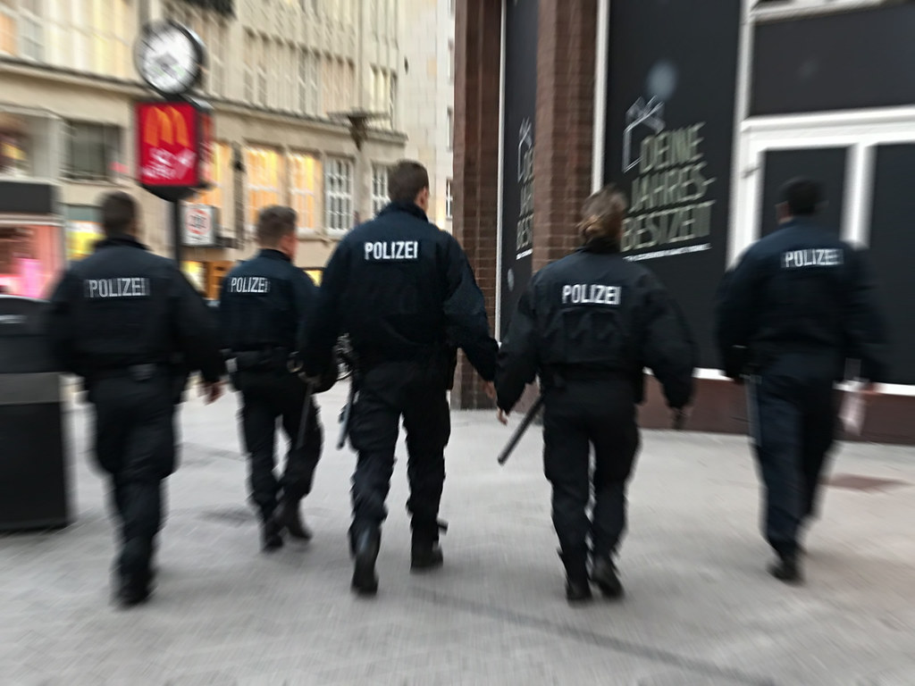 Die Polizei zerschlagen statt recyceln