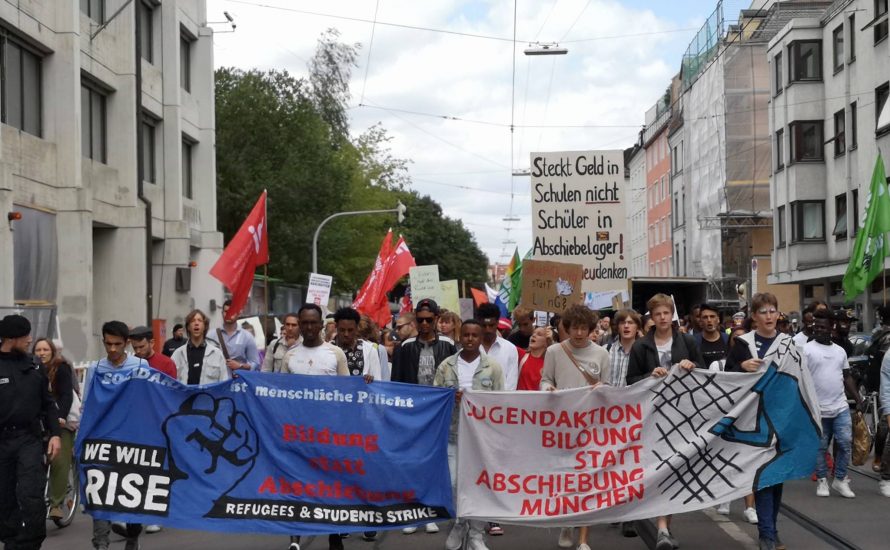 Jugendliche gegen den AfD-Parteitag: Bildung statt Abschiebung!