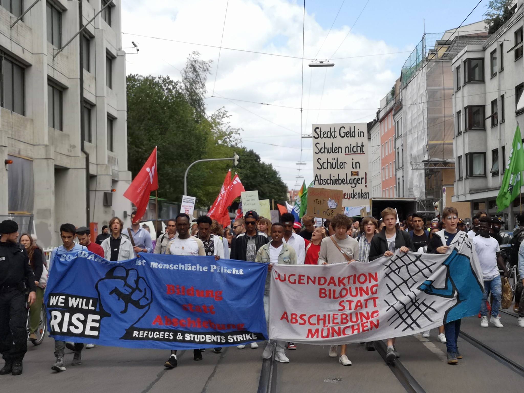 Jugendliche gegen den AfD-Parteitag: Bildung statt Abschiebung!