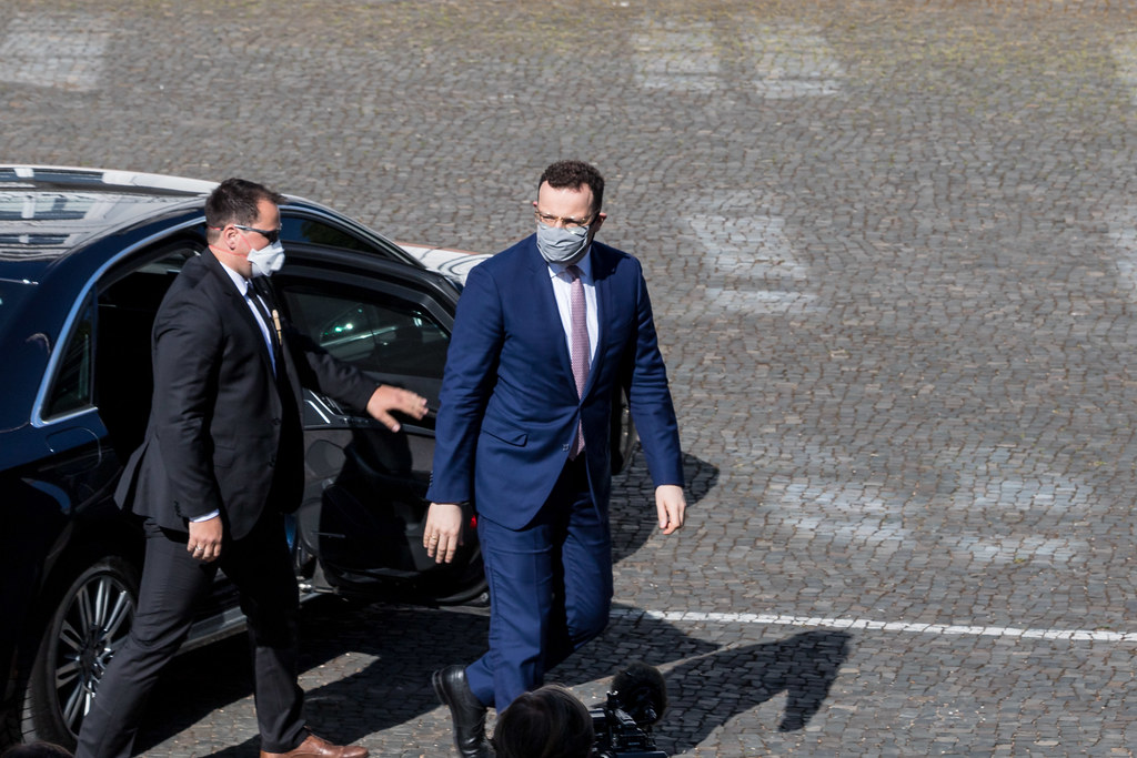 Spahn unter Druck: Warum tritt er nicht endlich zurück?