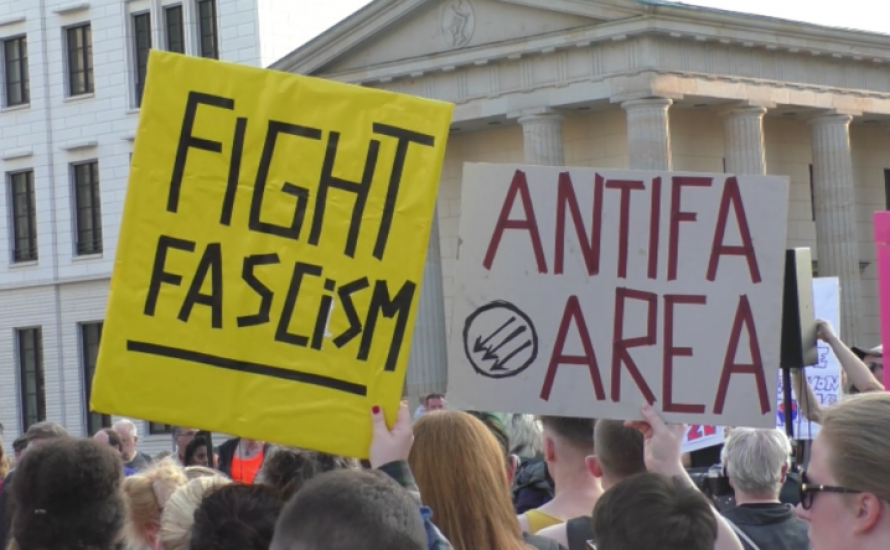 Berlin: Hunderte zeigen Solidarität mit den Antifaschist*innen in Charlottesville [mit Video]
