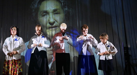 99 Jahre nach der Oktoberrevolution: „Atlas des Kommunismus“ im Gorki Theater