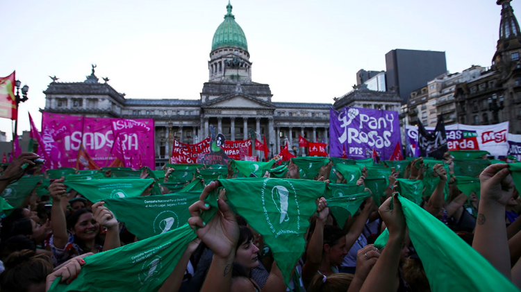 Argentinien kurz vor der Legalisierung der Abtreibung: Ein Interview mit der sozialistischen Feministin Andrea D’Atri